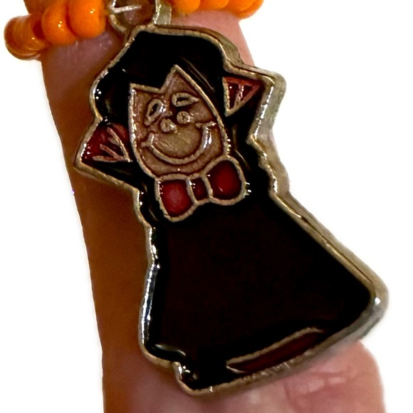 VTG VAMPIRE DRACULA BEADED RING CHARM HALLOWEEN JEWELRY HANG ON NECKLACE CORD .5 - Picture 1 of 7
